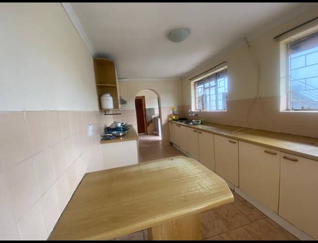 34 BEDROOM HOUSE FOR SALE IN BEDWORTH PARK